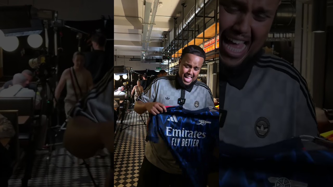 Chunkz first look at the new Arsenal FC away kit