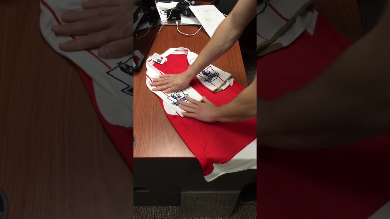 Arsenal Jersey Description