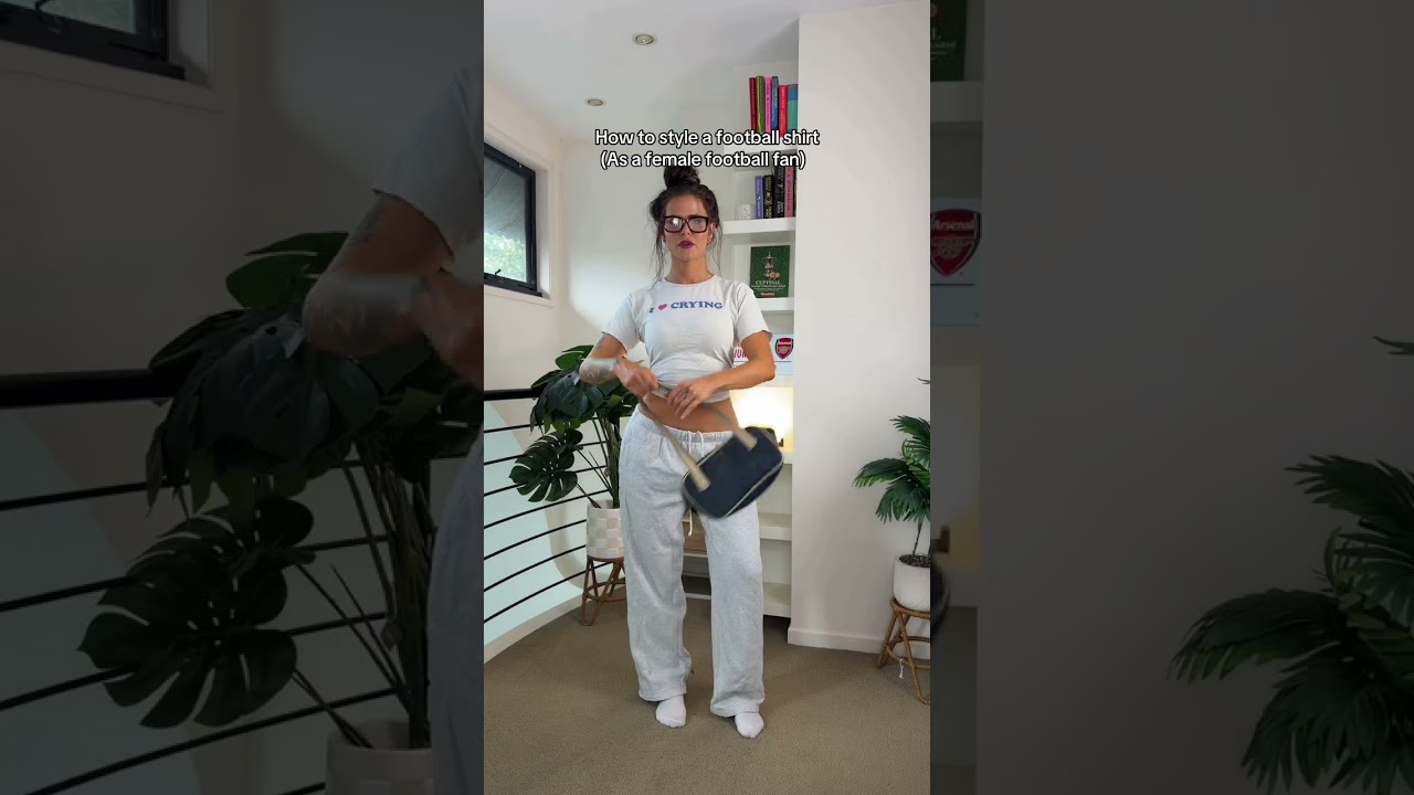 Styling a vintage Arsenal jersey 🤝#femalefootballfan #styling #footballshirts #arsenal #transition