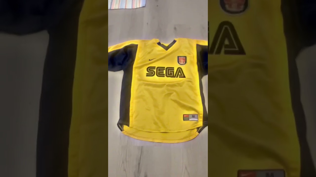 I got vintage 1999 Arsenal jersey!!!